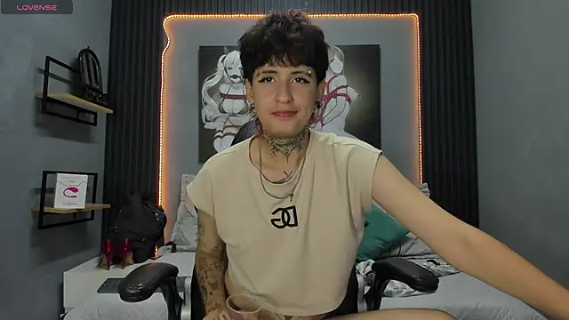 Ethan lennox online show from 10-22-25, 03:23