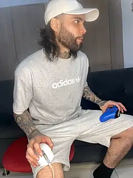 Snapshot of Eroxxx1327 chatting on 02-25-25, 06:20 Eroxxx1327 online show from 02-25-25, 06:20