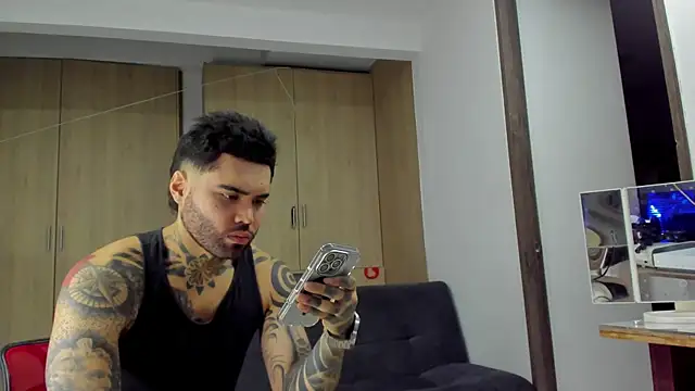 Snapshot of Eroxxx1327 chatting on 11-01-25, 11:51 Eroxxx1327 online show from 11-01-25, 11:51