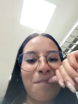 Snapshot of _vaness chatting on 03-03-26, 11:43 vaness online show from 03-03-26, 11:43