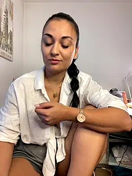 Snapshot of AlexandraRand chatting on 09-17-25, 06:37 AlexandraRand online show from 09-17-25, 06:37