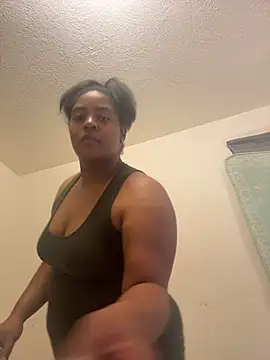 Snapshot of prettlovely14 chatting on 11-22-25, 01:04 prettlovely14 online show from 11-22-25, 01:04