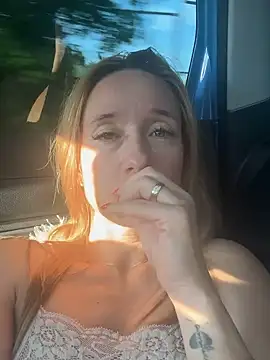 AnneHove online show from 07-18-26, 04:11