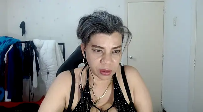 Snapshot of vikyadams chatting on 02-25-25, 06:36 vikyadams online show from 02-25-25, 06:36