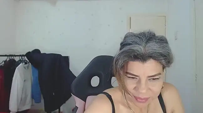 Snapshot of vikyadams chatting on 03-10-25, 04:14 vikyadams online show from 03-10-25, 04:14