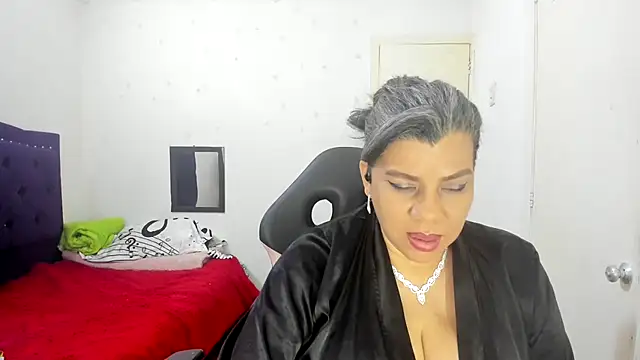 Snapshot of vikyadams chatting on 10-06-25, 01:58 vikyadams online show from 10-06-25, 01:58