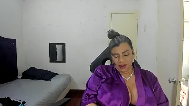 Snapshot of vikyadams chatting on 10-14-25, 03:13 vikyadams online show from 10-14-25, 03:13