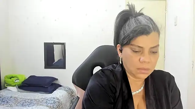 Snapshot of vikyadams chatting on 10-15-25, 04:40 vikyadams online show from 10-15-25, 04:40