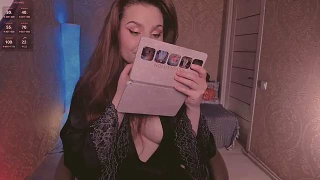 Snapshot of Eesmaaarrr chatting on 10-22-25, 11:37 Eesmaaarrr online show from 10-22-25, 11:37