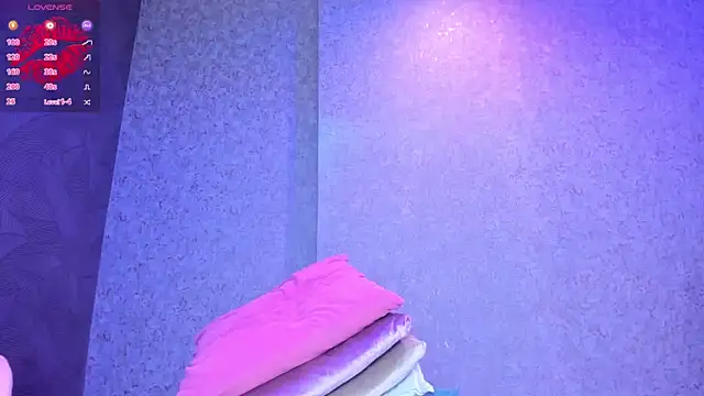 Snapshot of VanessaKalo chatting on 11-27-25, 01:29 VanessaKalo online show from 11-27-25, 01:29