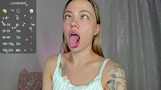 Snapshot of damn_cutie chatting on 01-13-25, 10:56 damn cutie online show from 01-13-25, 10:56