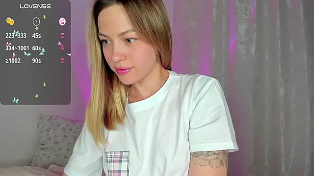 Snapshot of damn_cutie chatting on 02-23-25, 08:44 damn cutie online show from 02-23-25, 08:44