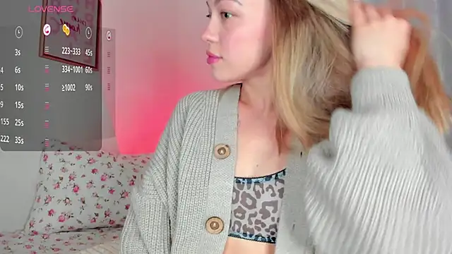 Snapshot of damn_cutie chatting on 03-04-25, 03:59 damn cutie online show from 03-04-25, 03:59