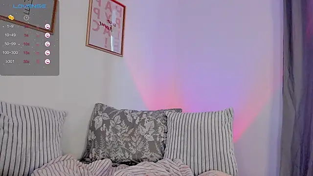 Snapshot of damn_cutie chatting on 10-12-25, 05:17 damn cutie online show from 10-12-25, 05:17