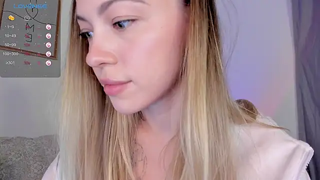 Snapshot of damn_cutie chatting on 11-15-25, 06:04 damn cutie online show from 11-15-25, 06:04