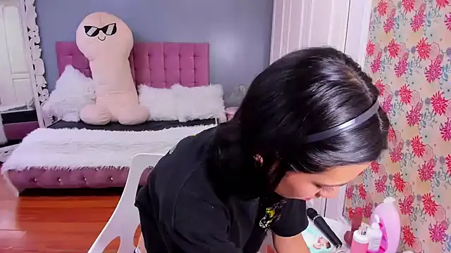 Iris Stone  online show from 12-06-24, 10:08