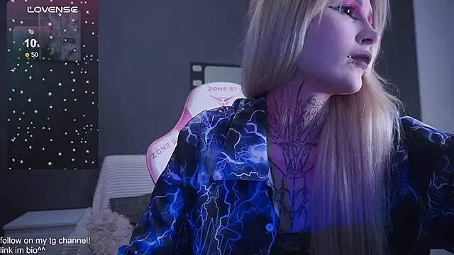 Snapshot of fraulein_mooon chatting on 11-16-25, 10:59 fraulein mooon online show from 11-16-25, 10:59