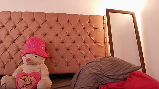 Snapshot of xanna_sweet chatting on 12-12-24, 11:47 xanna sweet online show from 12-12-24, 11:47