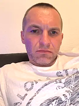 Snapshot of AttractiveSilk5 chatting on 03-08-26, 07:01 AttractiveSilk5 online show from 03-08-26, 07:01