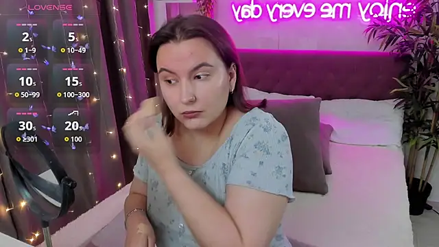 FeralPeach online show from 10-26-25, 05:13