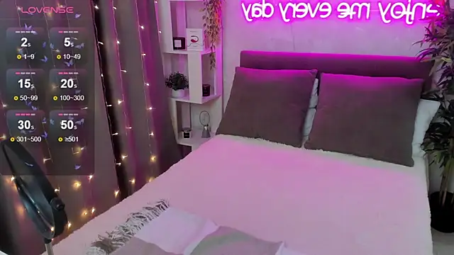 FeralPeach online show from 11-27-25, 03:52