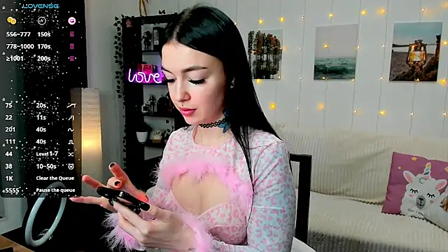 Snapshot of Magic_Allie chatting on 01-16-25, 08:36 Magic Allie online show from 01-16-25, 08:36