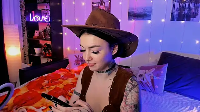 Snapshot of Magic_Allie chatting on 09-26-25, 08:13 Magic Allie online show from 09-26-25, 08:13