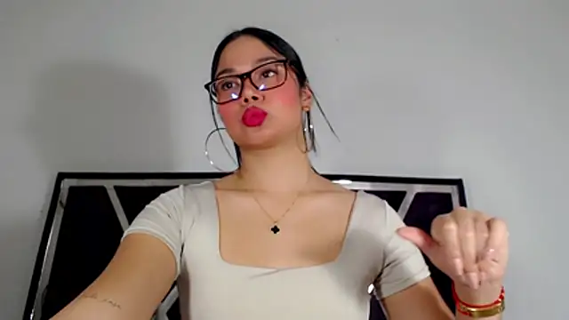 Snapshot of JasmineMoore chatting on 07-16-26, 10:05 JasmineMoore online show from 07-16-26, 10:05