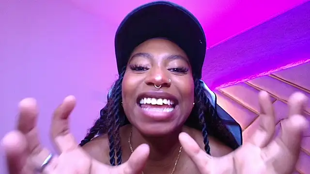 Queen perla  online show from 03-21-25, 03:24