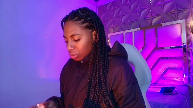 Snapshot of Queen_perla_ chatting on 04-30-26, 12:11 Queen perla online show from 04-30-26, 12:11