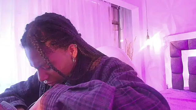 Snapshot of Queen_perla_ chatting on 06-09-26, 12:17 Queen perla online show from 06-09-26, 12:17