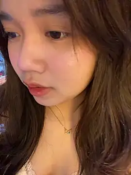 Hotellinh12 online show from 10-12-25, 05:12