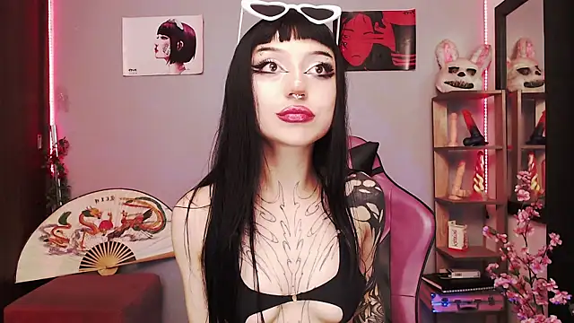 Snapshot of catipetite chatting on 11-28-25, 08:28 catipetite online show from 11-28-25, 08:28