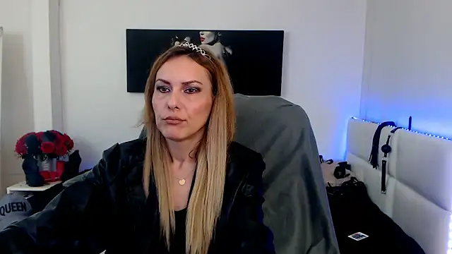 EvelynQueenn online show from 02-02-25, 06:15