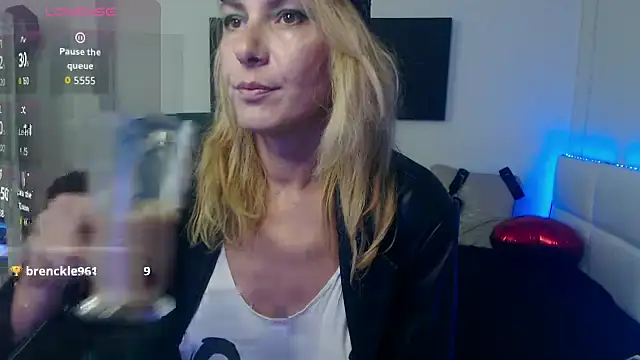 EvelynQueenn online show from 09-28-25, 08:03