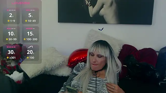 EvelynQueenn online show from 10-17-25, 06:49