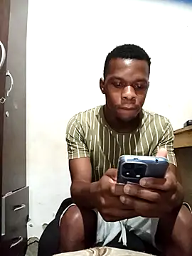 Snapshot of Uncletee112 chatting on 09-13-25, 11:15 Uncletee112 online show from 09-13-25, 11:15