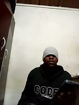 Snapshot of Uncletee112 chatting on 09-30-25, 04:12 Uncletee112 online show from 09-30-25, 04:12