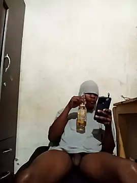 Snapshot of Uncletee112 chatting on 10-04-25, 08:51 Uncletee112 online show from 10-04-25, 08:51