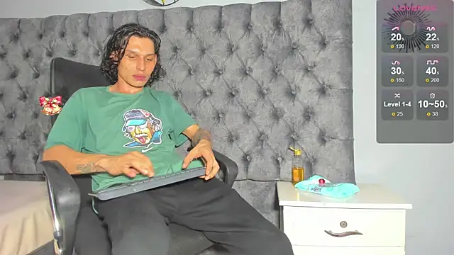 Snapshot of marcus_smithh chatting on 12-04-24, 10:46 marcus smithh online show from 12-04-24, 10:46