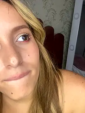 Snapshot of Agnescruzz chatting on 10-15-25, 05:24 Agnescruzz online show from 10-15-25, 05:24