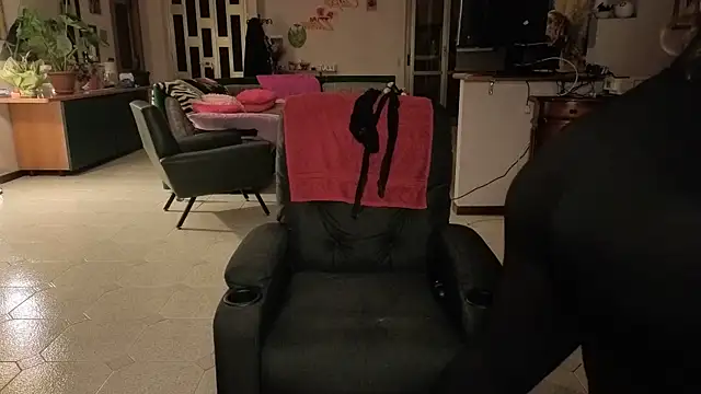 Snapshot of peachgirlmartyna chatting on 10-29-25, 05:36 peachgirlmartyna online show from 10-29-25, 05:36