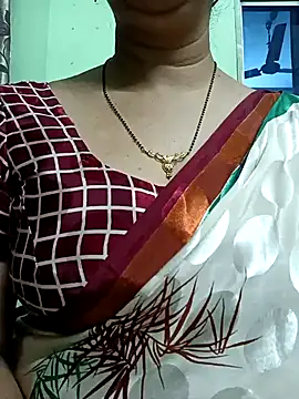 Snapshot of Rosy-B chatting on 12-30-24, 12:54 Rosy-B online show from 12-30-24, 12:54