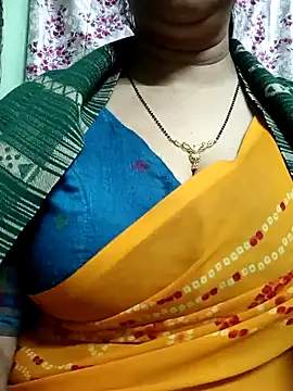 Snapshot of Rosy-B chatting on 01-01-25, 12:53 Rosy-B online show from 01-01-25, 12:53