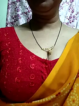 Snapshot of Rosy-B chatting on 01-08-25, 01:00 Rosy-B online show from 01-08-25, 01:00