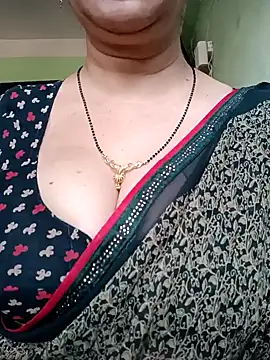 Snapshot of Rosy-B chatting on 01-08-25, 09:53 Rosy-B online show from 01-08-25, 09:53