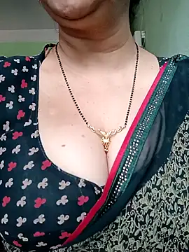 Snapshot of Rosy-B chatting on 01-15-25, 09:45 Rosy-B online show from 01-15-25, 09:45