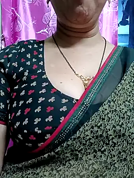 Snapshot of Rosy-B chatting on 01-15-25, 05:58 Rosy-B online show from 01-15-25, 05:58