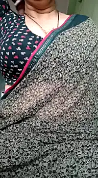 Snapshot of Rosy-B chatting on 01-17-25, 10:00 Rosy-B online show from 01-17-25, 10:00