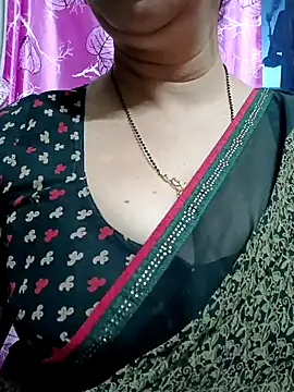 Snapshot of Rosy-B chatting on 01-18-25, 12:46 Rosy-B online show from 01-18-25, 12:46